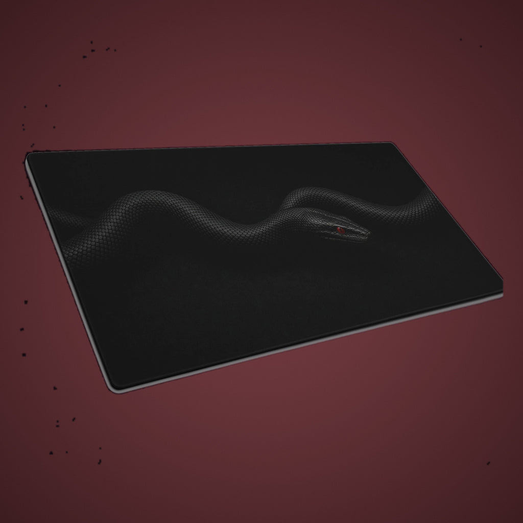 Tapis Serpent Dark Core vu de trois quarts, silhouette lisible