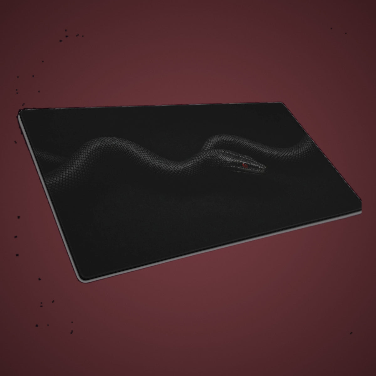 Tapis Serpent Dark Core vu de trois quarts, silhouette lisible