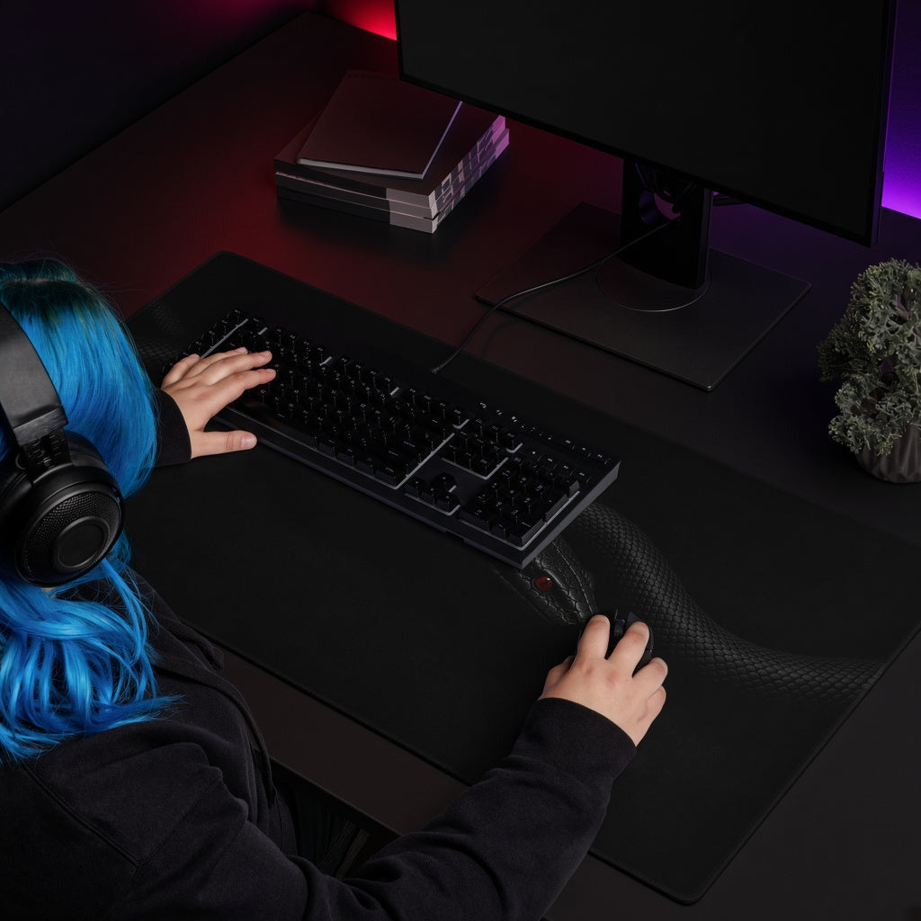 Tapis Serpent Dark Core en utilisation sur un setup gaming